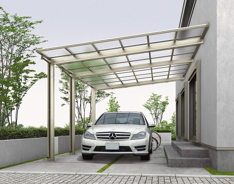 シンプルモダンなデザインの壁接続型のカーポート