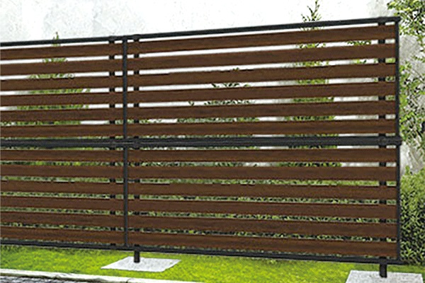 キロスタイル　木調板張りフェンス　2段支柱
