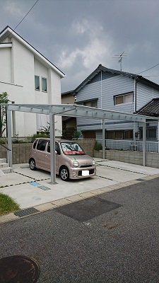 エフルージュトリプル 基本セット 57-79H ハイルーフ柱 屋根/熱線遮断ポリカーボネート板 奥行:5768mm×幅:7928mm  有効高:2355mm　柱4本　3台用