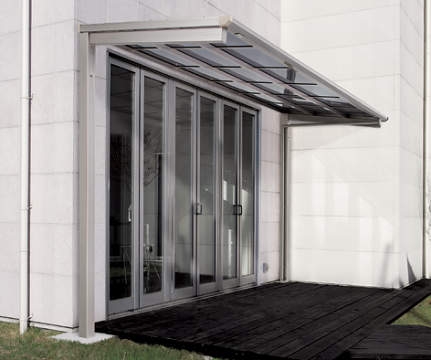 四国化成の独立タイプのテラス屋根！お庭の快適空間をご提供します。